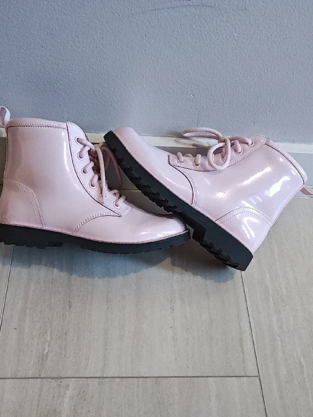 UGG Light Pink Patent Kids Ryann Boot Style #115352 Size 4 Youth